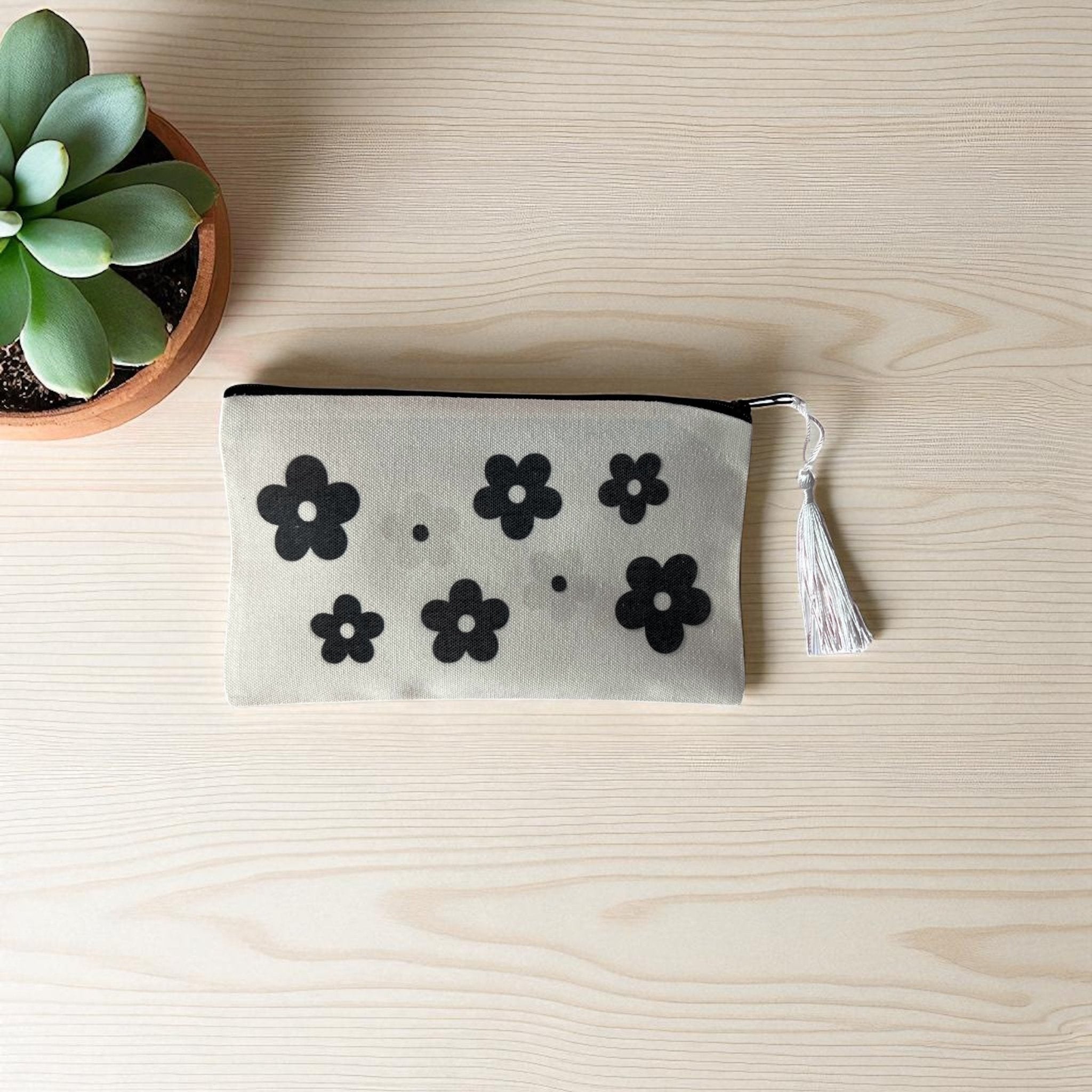 Neceser con diseño | flores blanco y negro - Caramel regalos